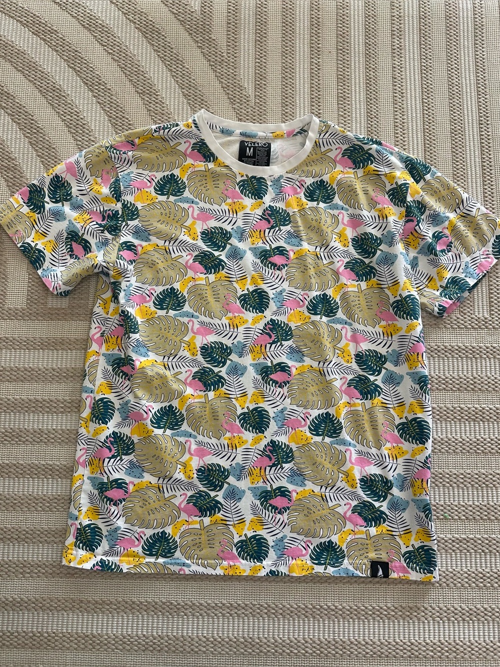 Mens medium velero tee pit 20 length 26.5 floral